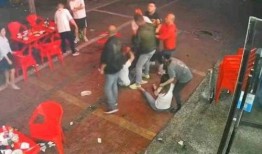 唐山事件吃瓜群殴女子,吃瓜群众背后的真相与反思