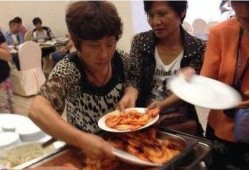 警嫂大妈有瓜吃,共建和谐社区新风尚