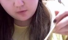 彤彤妹妹吃瓜,彤彤妹妹的甜蜜瓜果时光