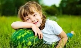 五妹妹吃瓜,五妹妹的瓜田奇遇记