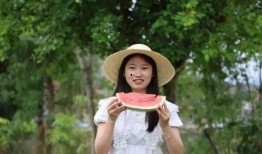 五妹妹吃瓜,五妹妹的瓜田奇遇记