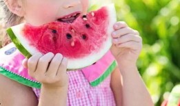 满月之下请吃瓜,一场别开生面的吃瓜盛宴