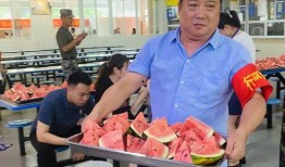 青岛技师吃瓜,吃瓜瞬间成网红，揭秘瓜界新势力