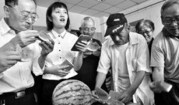 父亲节吃瓜大赛,欢乐盛宴，亲情满满