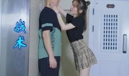 情侣吵架吃瓜被抓